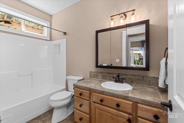 2655 E Piccadilly Ln, Eagle, ID 83616