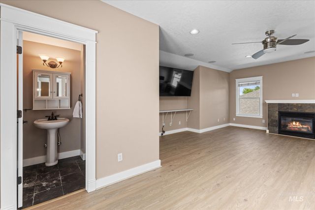 2655 E Piccadilly Ln, Eagle, ID 83616