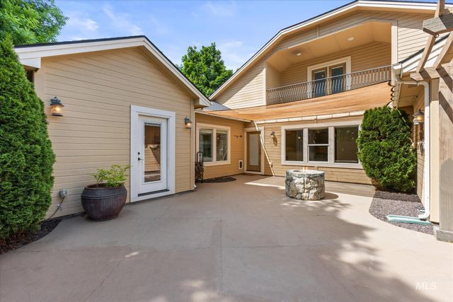 2655 E Piccadilly Ln, Eagle, ID 83616