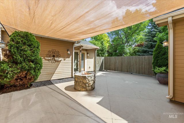 2655 E Piccadilly Ln, Eagle, ID 83616