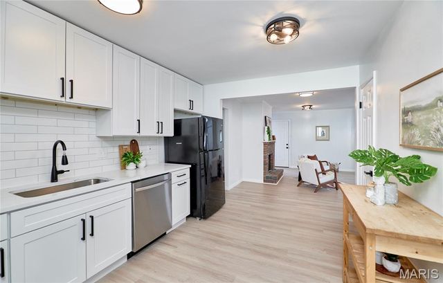 2555 Guildford Drive, Florissant, MO 63033