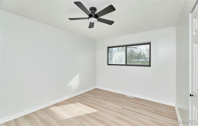 2555 Guildford Drive, Florissant, MO 63033