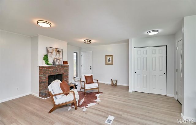 2555 Guildford Drive, Florissant, MO 63033