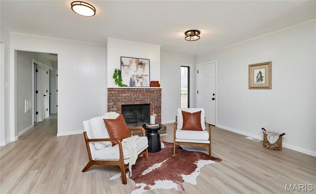 2555 Guildford Drive, Florissant, MO 63033