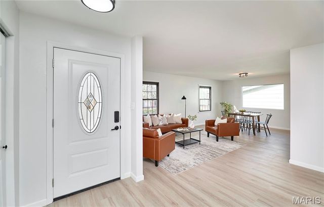 2555 Guildford Drive, Florissant, MO 63033