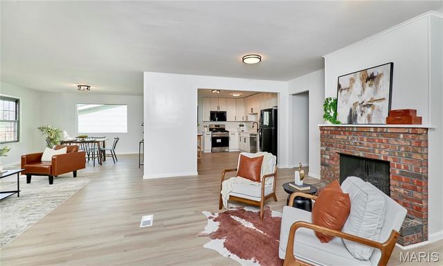 2555 Guildford Drive, Florissant, MO 63033