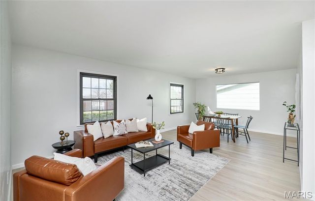 2555 Guildford Drive, Florissant, MO 63033