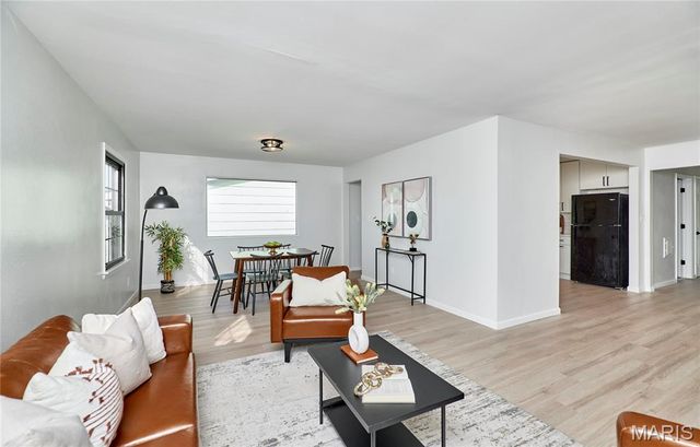 2555 Guildford Drive, Florissant, MO 63033