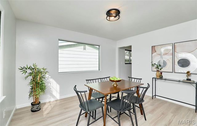 2555 Guildford Drive, Florissant, MO 63033