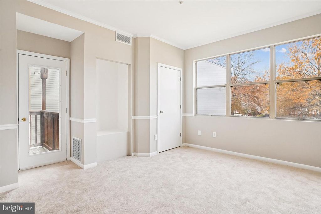 Image 11 of property listing at 10-G SANDSTONE CT, Annapolis, MD 21403