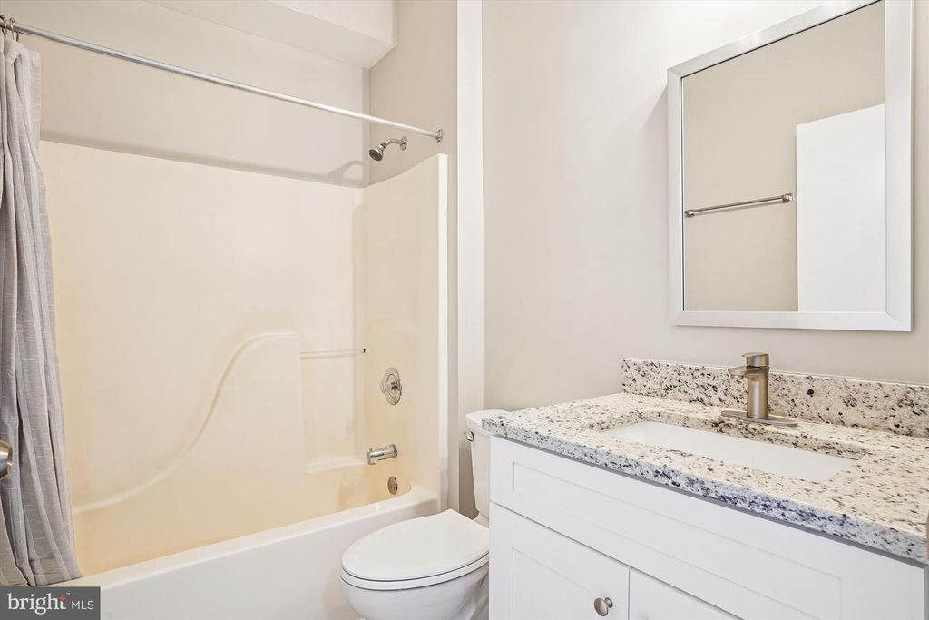 Image 17 of property listing at 10-G SANDSTONE CT, Annapolis, MD 21403