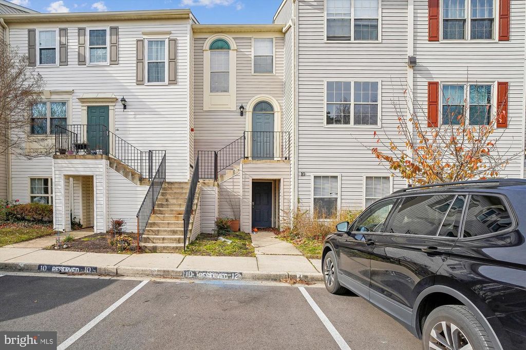 Image 2 of property listing at 10-G SANDSTONE CT, Annapolis, MD 21403