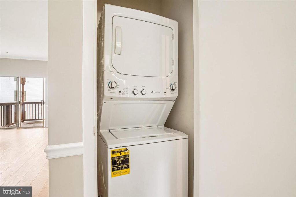 Image 20 of property listing at 10-G SANDSTONE CT, Annapolis, MD 21403