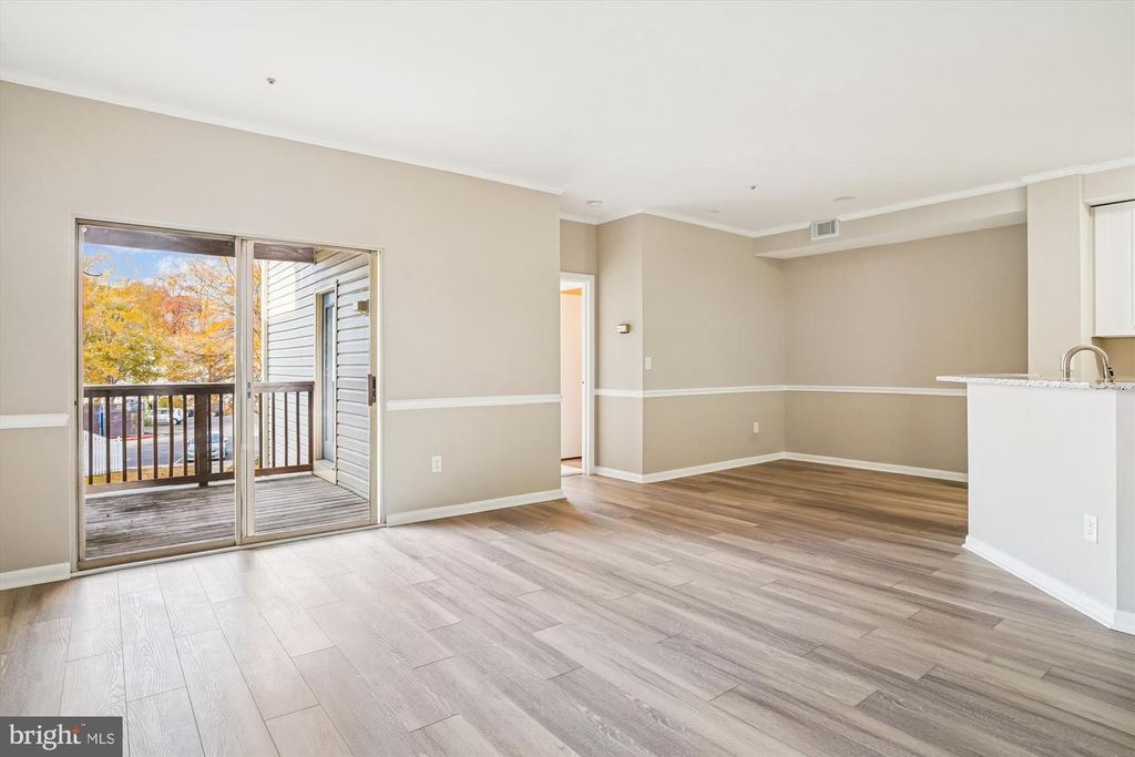 Image 4 of property listing at 10-G SANDSTONE CT, Annapolis, MD 21403
