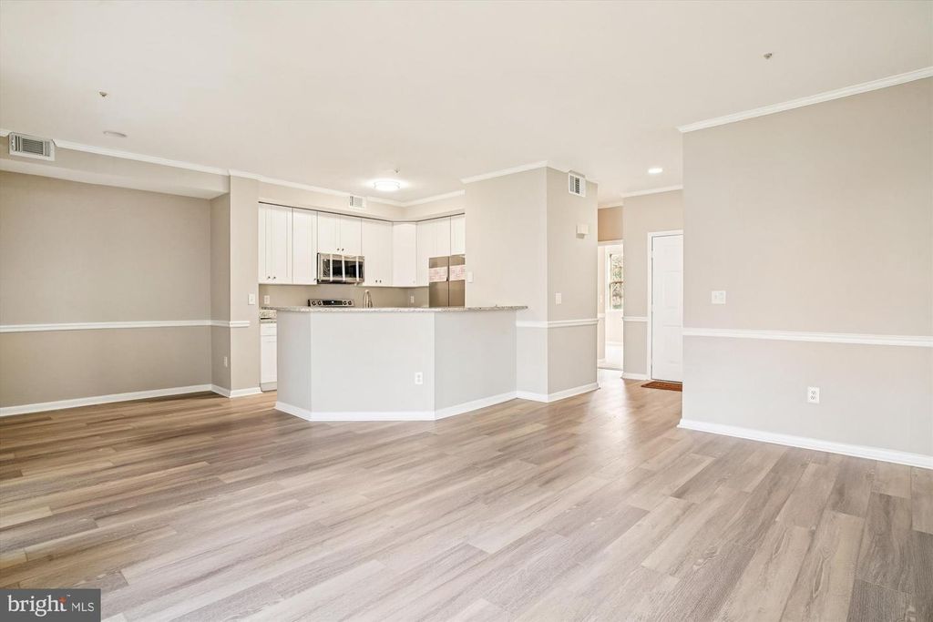 Image 5 of property listing at 10-G SANDSTONE CT, Annapolis, MD 21403
