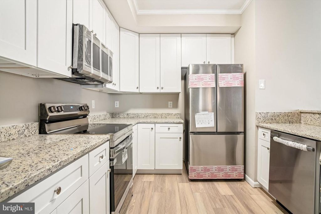 Image 7 of property listing at 10-G SANDSTONE CT, Annapolis, MD 21403