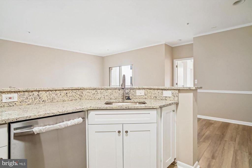 Image 8 of property listing at 10-G SANDSTONE CT, Annapolis, MD 21403