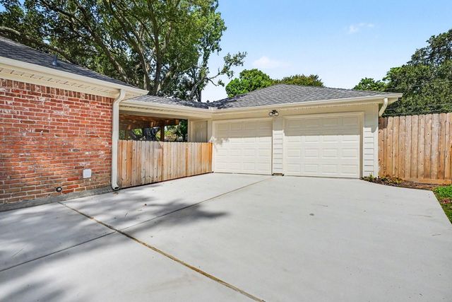 2817 Frostwood Circle, Dickinson, TX 77539