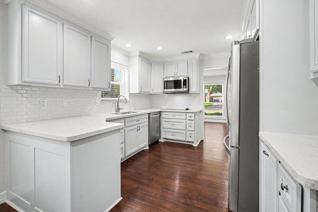2817 Frostwood Circle, Dickinson, TX 77539