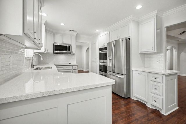 2817 Frostwood Circle, Dickinson, TX 77539
