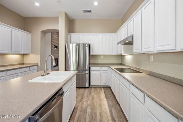 19550 N GRAYHAWK Drive 1084, Scottsdale, AZ 85255