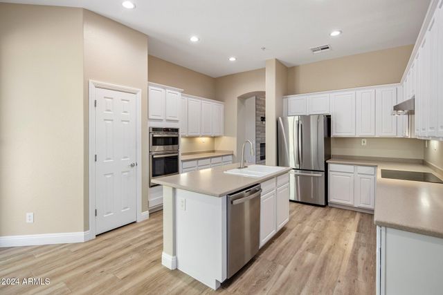 19550 N GRAYHAWK Drive 1084, Scottsdale, AZ 85255