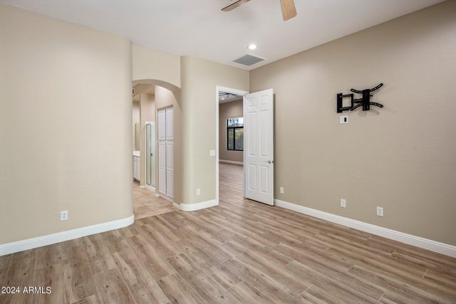 19550 N GRAYHAWK Drive 1084, Scottsdale, AZ 85255