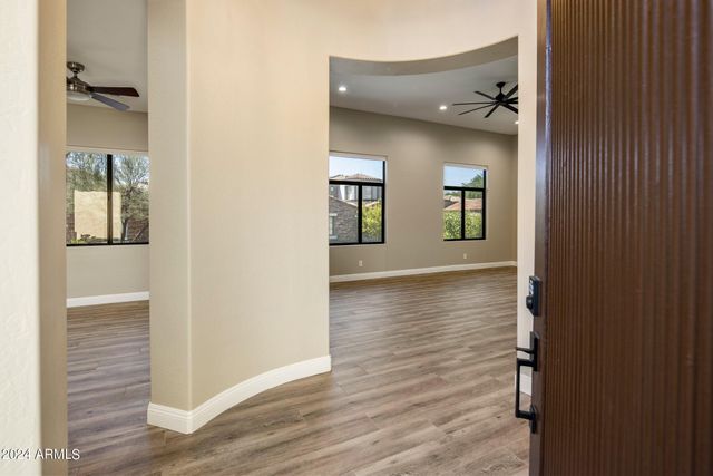 19550 N GRAYHAWK Drive 1084, Scottsdale, AZ 85255