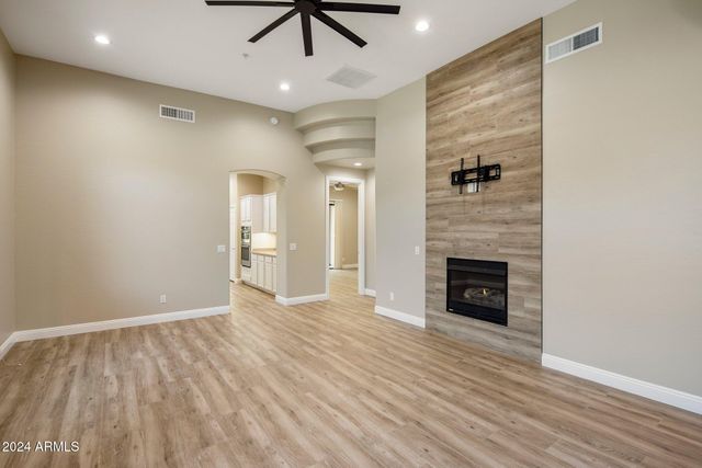 19550 N GRAYHAWK Drive 1084, Scottsdale, AZ 85255