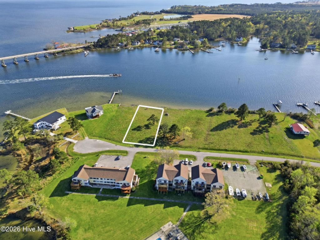 8052 Treasure Drive, Oriental, NC 28571