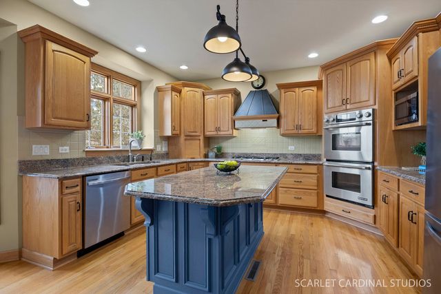 708 Stonehill Court, Sugar Grove, IL 60554