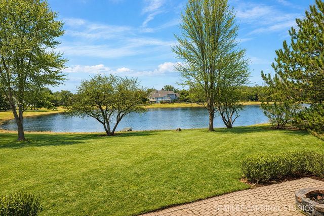 708 Stonehill Court, Sugar Grove, IL 60554