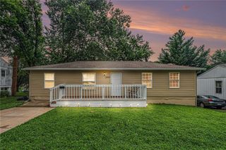 18919 E Arrowhead Drive, Independence, MO 64056