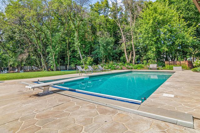 2150 Crestview Drive, Chanhassen, MN 55331