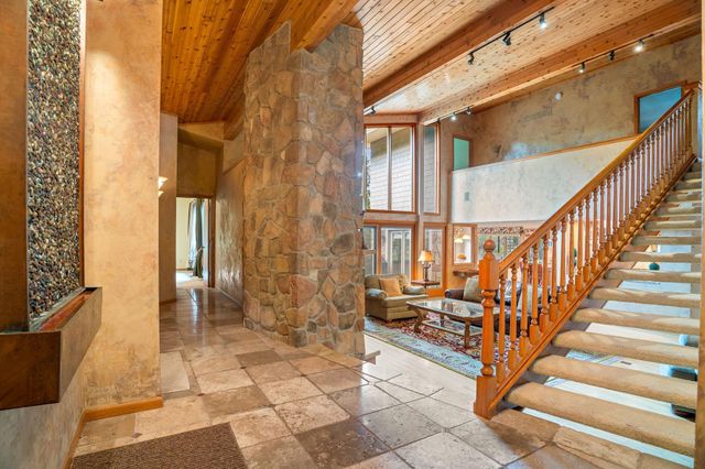 2150 Crestview Drive, Chanhassen, MN 55331