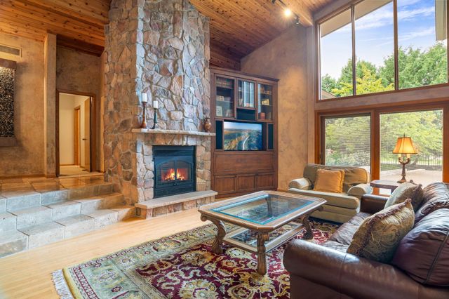 2150 Crestview Drive, Chanhassen, MN 55331