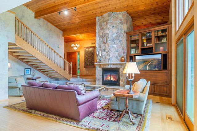 2150 Crestview Drive, Chanhassen, MN 55331