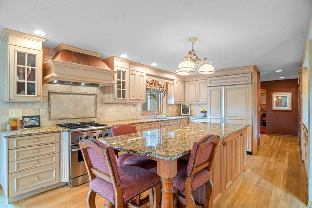 2150 Crestview Drive, Chanhassen, MN 55331