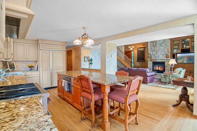 2150 Crestview Drive, Chanhassen, MN 55331
