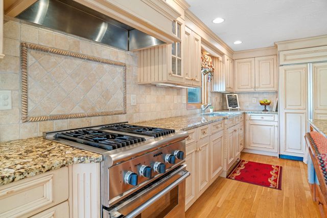 2150 Crestview Drive, Chanhassen, MN 55331