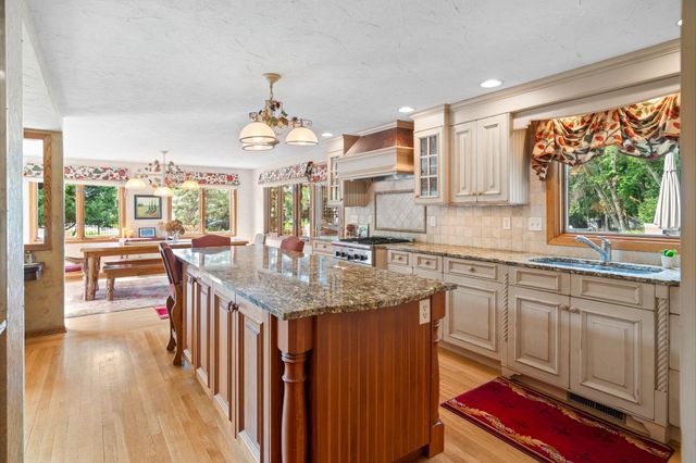 2150 Crestview Drive, Chanhassen, MN 55331