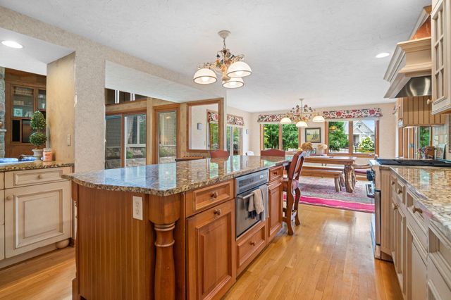 2150 Crestview Drive, Chanhassen, MN 55331