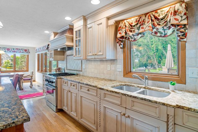 2150 Crestview Drive, Chanhassen, MN 55331
