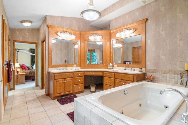 2150 Crestview Drive, Chanhassen, MN 55331