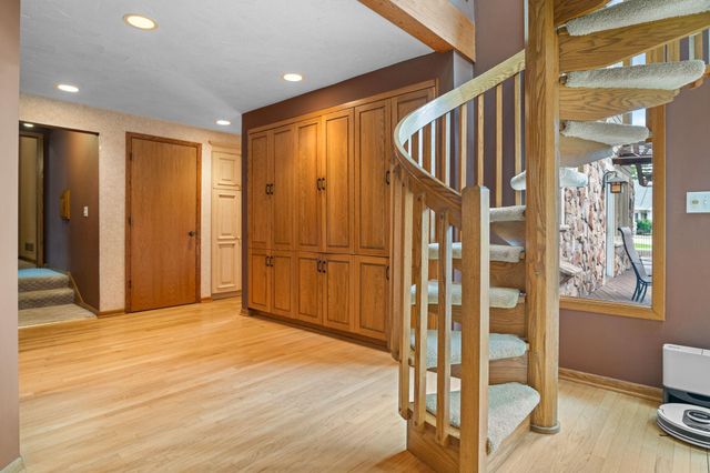 2150 Crestview Drive, Chanhassen, MN 55331