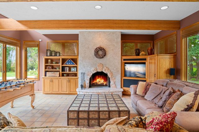 2150 Crestview Drive, Chanhassen, MN 55331