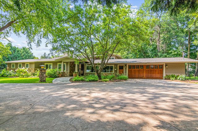 2150 Crestview Drive, Chanhassen, MN 55331