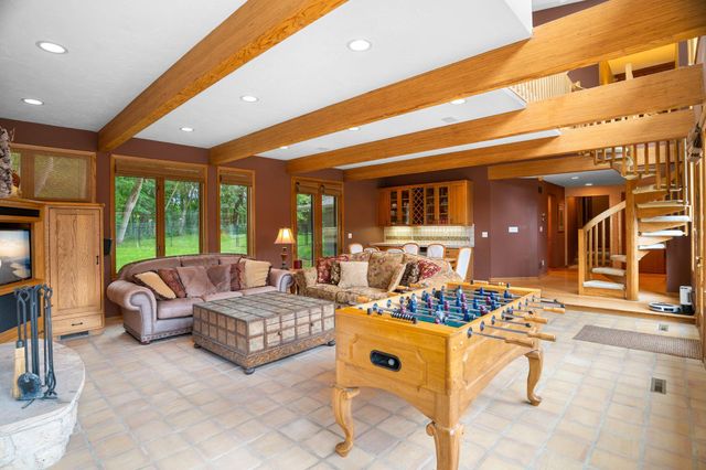 2150 Crestview Drive, Chanhassen, MN 55331