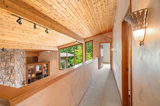 2150 Crestview Drive, Chanhassen, MN 55331