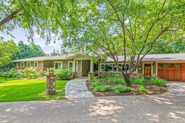 2150 Crestview Drive, Chanhassen, MN 55331